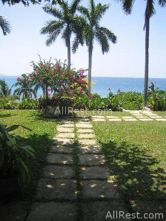 Round Hill Hotel & Villas 9